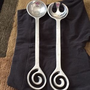 Serving spoons
